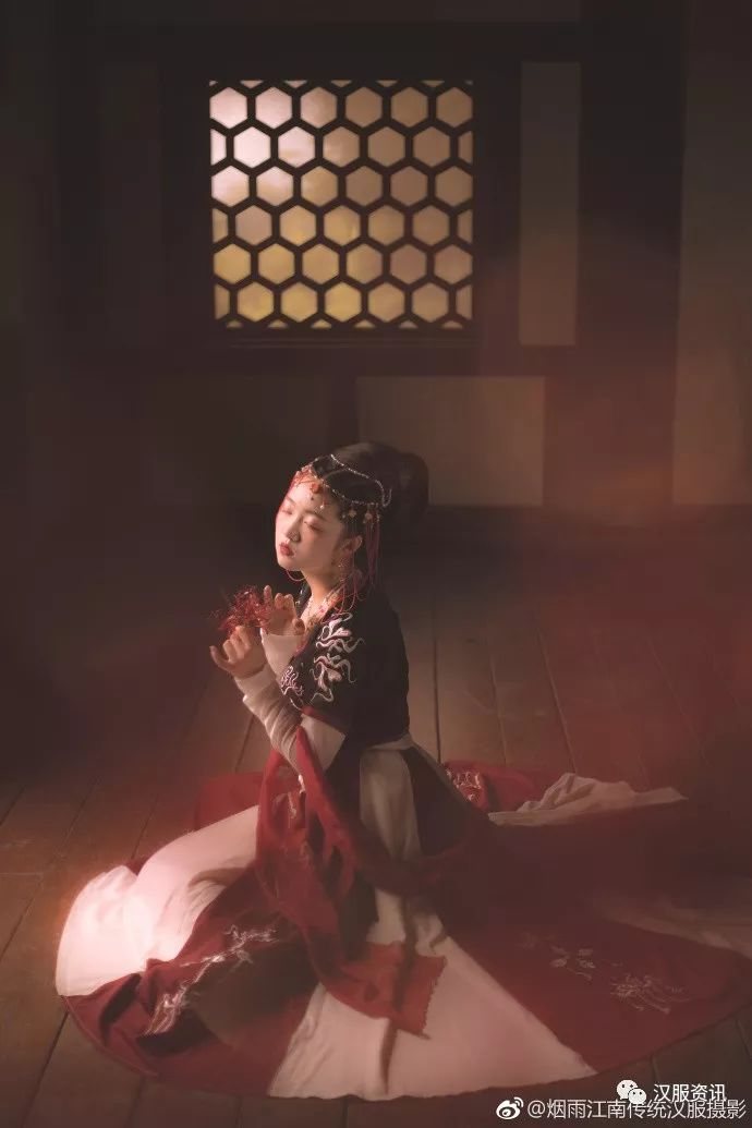 【汉服美图】轮回三世,愿铺红妆十里-图片4