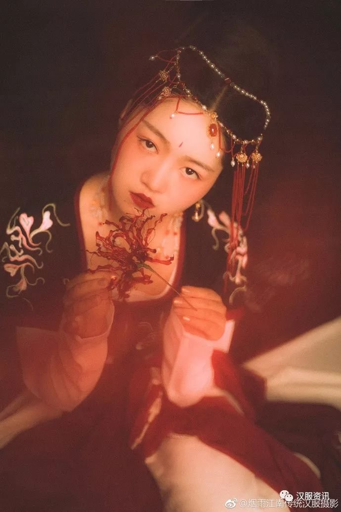 【汉服美图】轮回三世,愿铺红妆十里-图片5