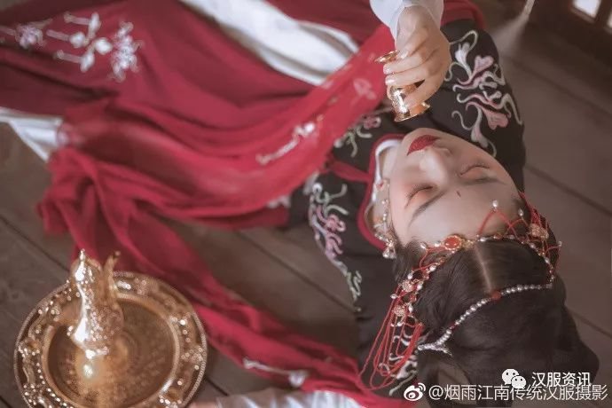 【汉服美图】轮回三世,愿铺红妆十里-图片6