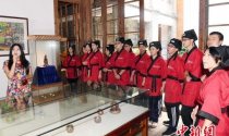 福州中学生暑期穿汉服学书画 体验中华文化