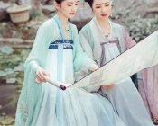 【汉服美图】画眉匀脸不知愁，殢酒熏香偏称小。
