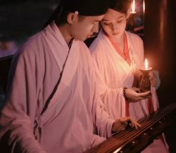 【汉服摄影】烛火惺忪，与你在同一屋檐躲雨的漫夜