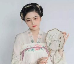 【汉服发型】汉服妹子巧手打造精致盘发 有发包