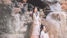 【汉服美图】杜鹃花发映山红，韶光觉正浓。