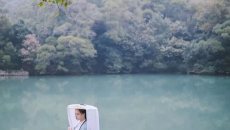 【汉服摄影】孤山独听雨下