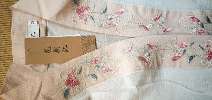 图片动态：花朝记无人亦自芳宋裤s
花朝记烟萝长褙子m
花间夕桃鹿鹿妆花-图片5