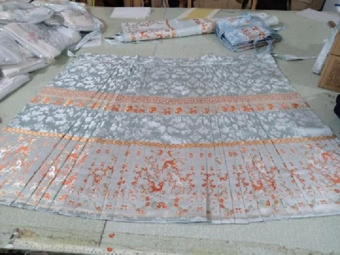 图片动态：花朝记无人亦自芳宋裤s
花朝记烟萝长褙子m
花间夕桃鹿鹿妆花-图片7