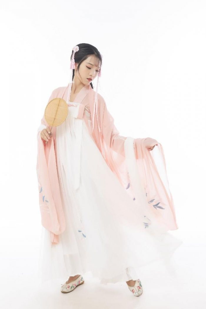 图片动态：原创上新汉服，((٩(//̀Д/́/)۶))有喜欢的嘛-图片7