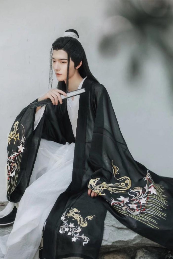 图片动态：越罗衫袂迎春风
 玉刻麒麟腰带红-《秦宫诗》-图片3