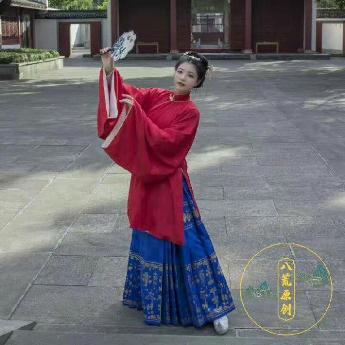 图片动态：安利
店铺  八荒原创汉服
圈金斜襟立袄，淘宝搜索，立即下单-图片2