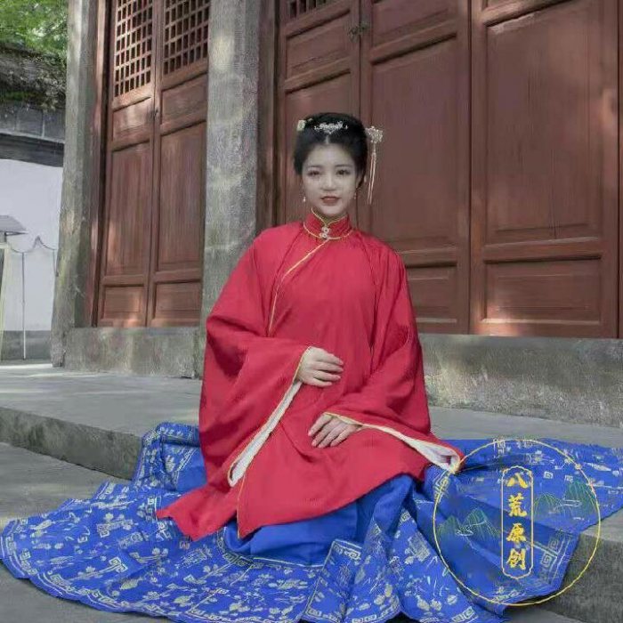 图片动态：安利
店铺  八荒原创汉服
圈金斜襟立袄，淘宝搜索，立即下单-图片3