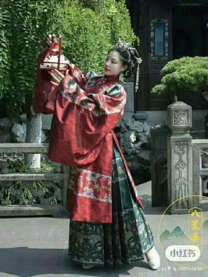 图片动态：安利
店铺 八荒原创汉服
麒麟游妆花马面颜色可选-图片2