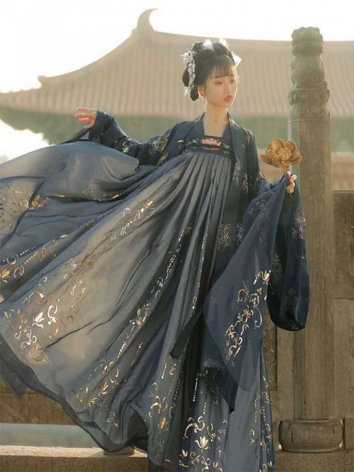 图片动态：有想当汉服模特的可以了解哦～
有实体店有公众号 是寄拍哦，还-图片2