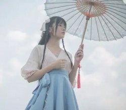 用一把伞，拍出美美的汉服照，女生汉服美姿参考，拍出“新美”感