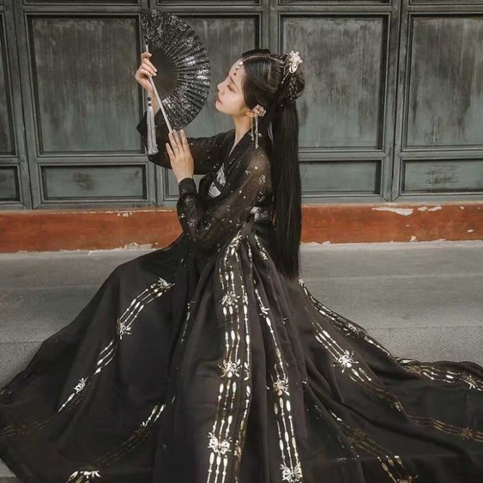 图片动态：出一套墨子研的蓝璎珞，6米摆，穿过一次吊牌丢了，入手价148-图片1