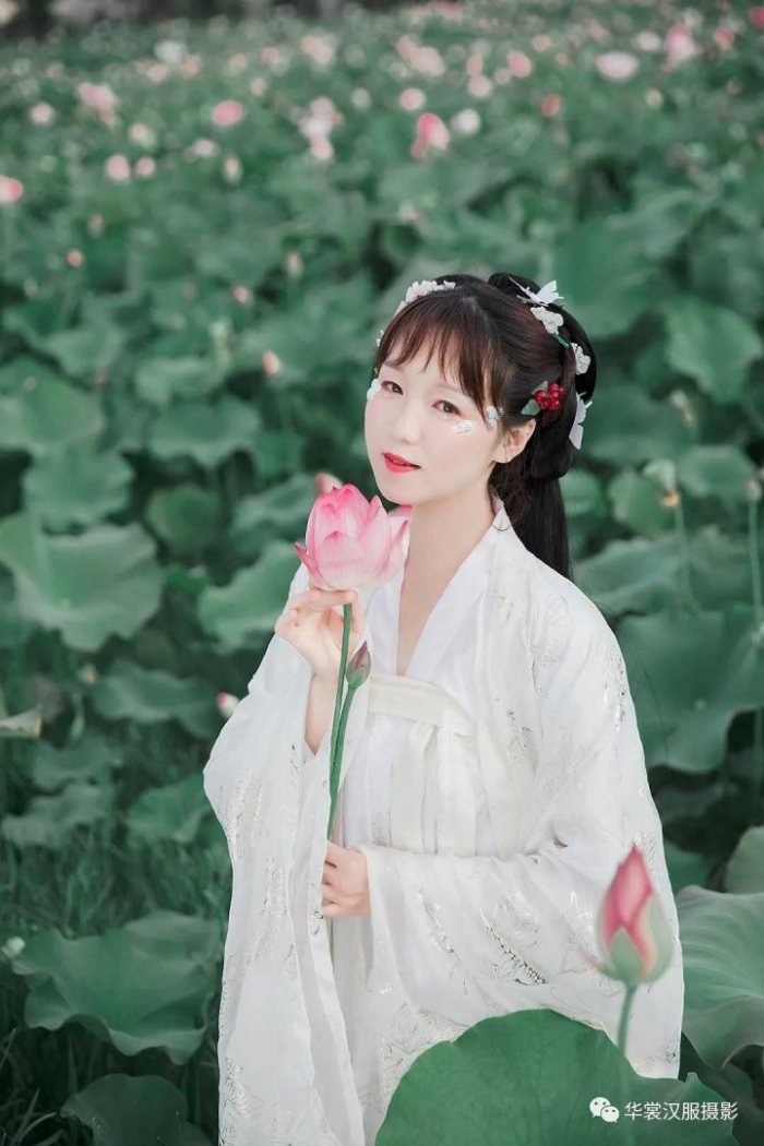 图片动态:【大理华裳古风摄影】怎么在夏天拍出好看的汉服组?
-图片3