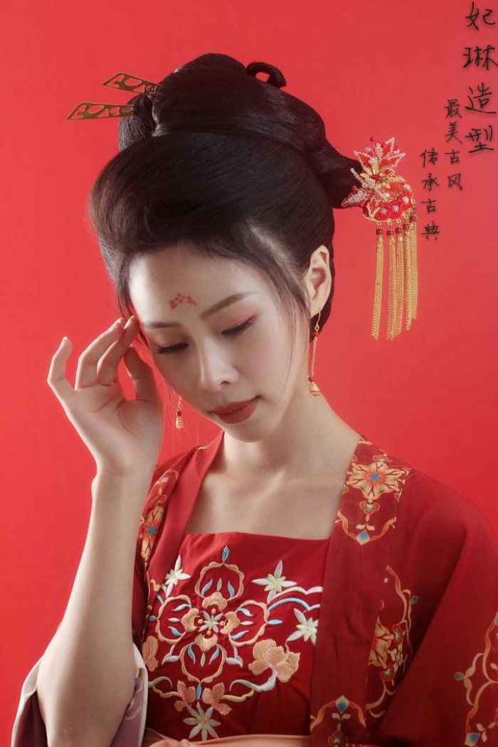 图片动态：今天的小姐姐超适合古代舞姬妆发哦！-图片2