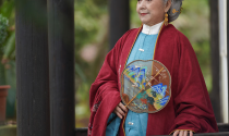 汉服新贵，76岁辰辰奶奶像仙女，穿汉服拍抖音宛如《红楼梦》中人