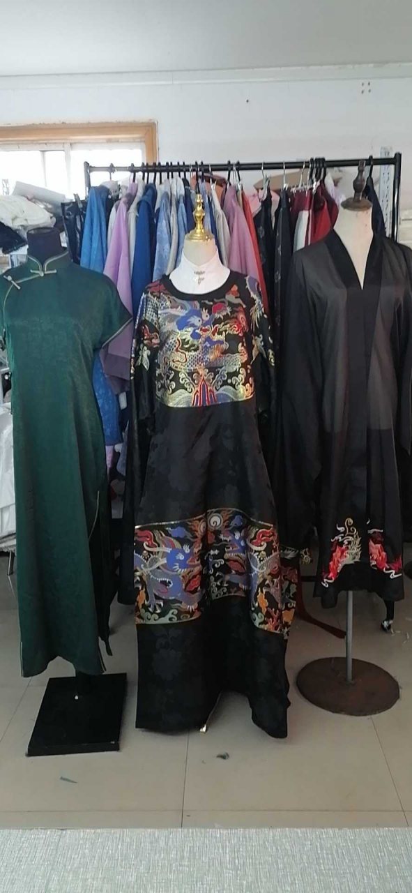 图片动态:大家好,我这边是汉服工厂,设计,打板打样定制加工一条龙,欢迎-图片5