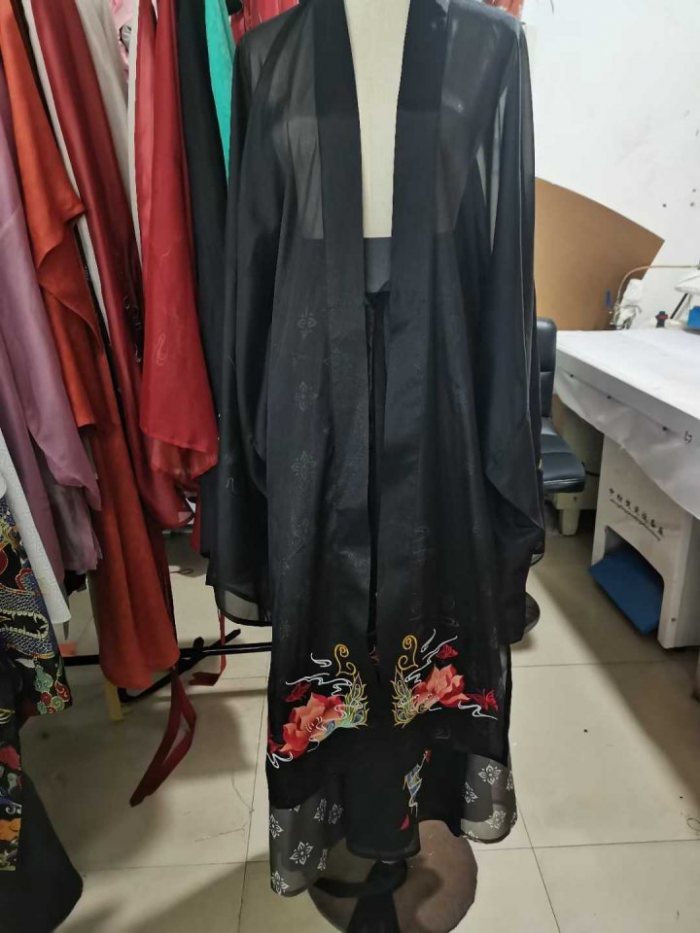 图片动态：大家好，我这边是汉服工厂，设计，打板打样定制加工一条龙，欢迎-图片1