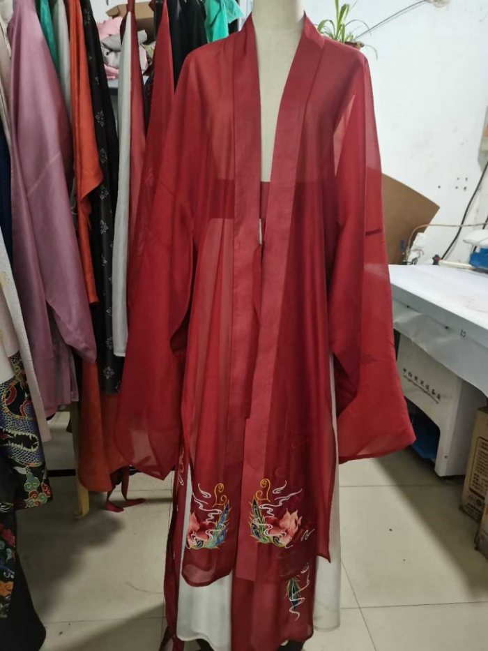 图片动态：大家好，我这边是汉服工厂，设计，打板打样定制加工一条龙，欢迎-图片2