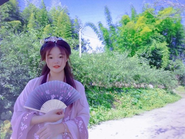 图片动态:女孩子嘛 要么穿上汉服 柔情万里,要么穿上军装手握兵权 ,要-图片4