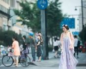 穿汉服没有口袋怎么办？绣花包来帮你，百搭到不行