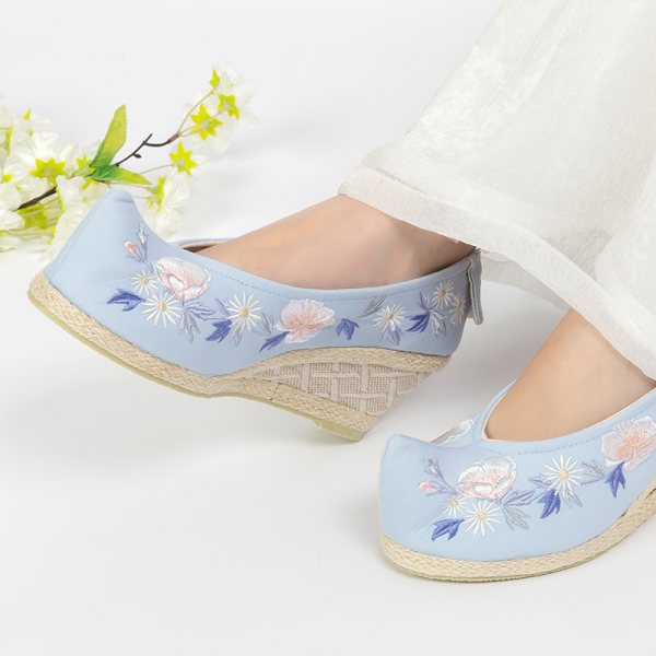 重回汉唐汉服鞋子女秋冬原创加绒加厚古风古装内增高翘头绣花棉鞋