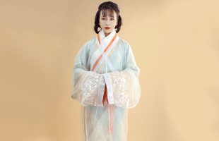 都城南庄汉服静女交领曲裾刺绣华服礼服走秀款套装直裾袍原创新款